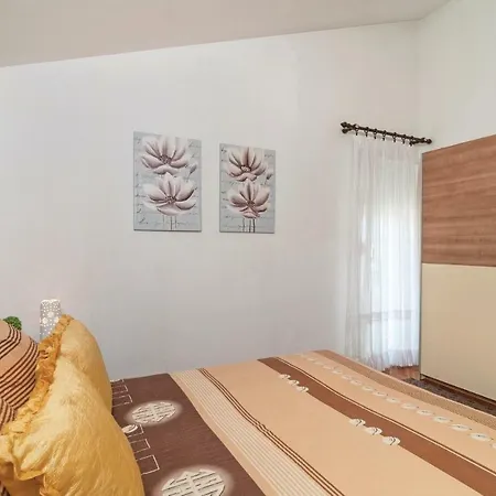 Two-bedroom In 아파트 *